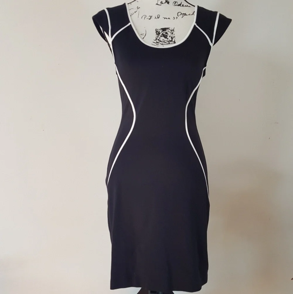 Express black/white knit sheath sleeveless dress